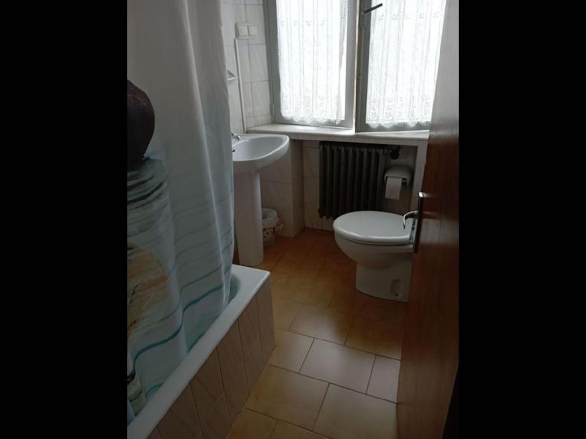 Room In Lodge - Double And Single Room - Pension Oria 2 Luarca Bagian luar foto