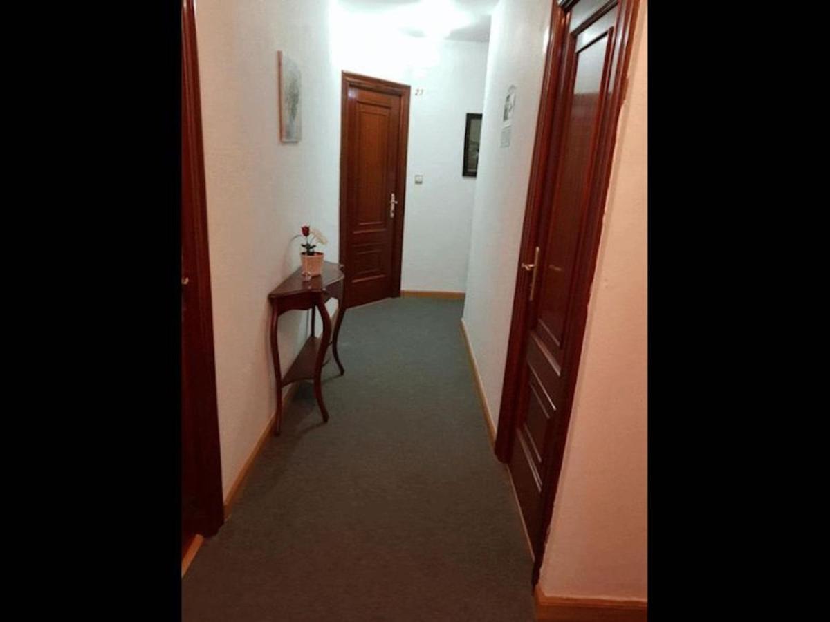 Room In Lodge - Double And Single Room - Pension Oria 2 Luarca Bagian luar foto