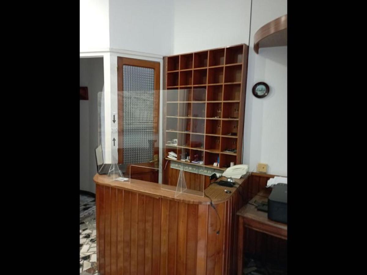 Room In Lodge - Double And Single Room - Pension Oria 2 Luarca Bagian luar foto
