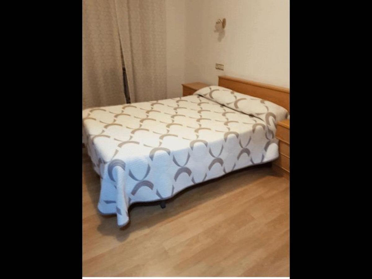 Room In Lodge - Double And Single Room - Pension Oria 2 Luarca Bagian luar foto