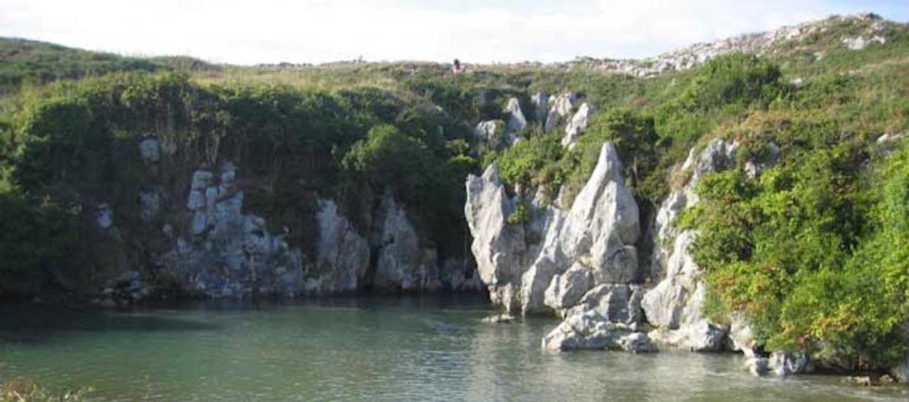 Room In Lodge - Double And Single Room - Pension Oria 2 Luarca Bagian luar foto